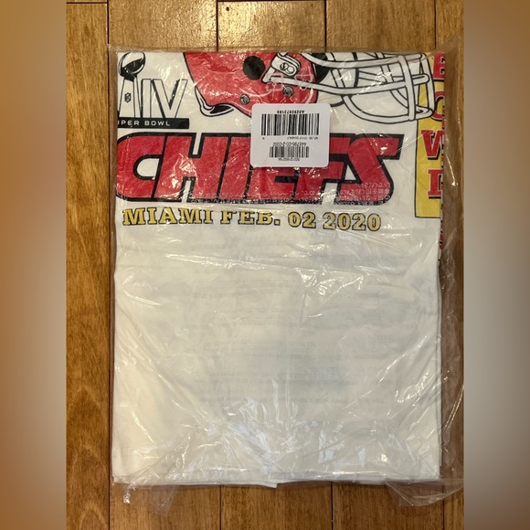 NWT Old Navy size M Super Bowl LIV Champions T-Shirt Kansas City Chiefs - Picture 3 of 4